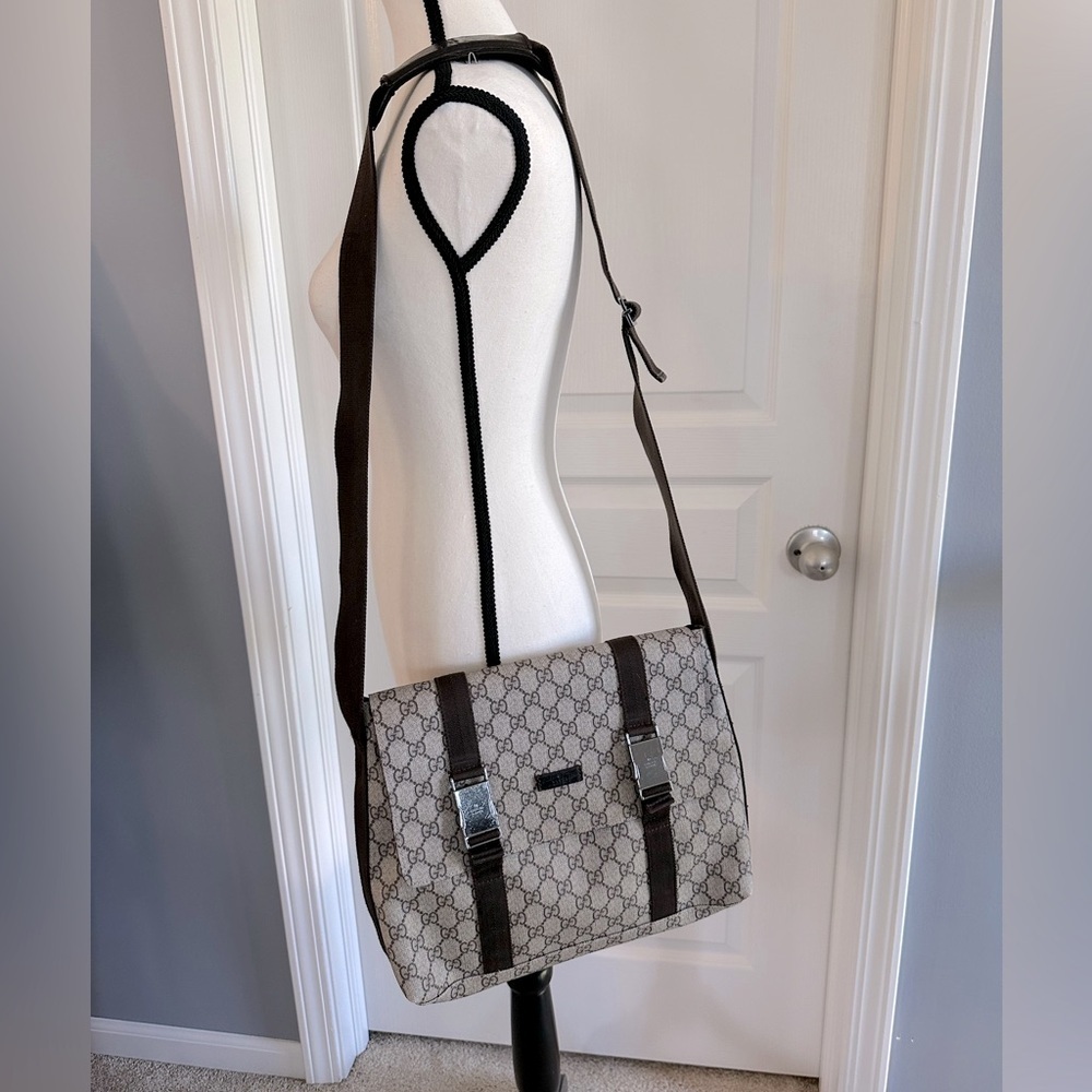 Gucci GG Supreme Web Canvas Messenger Bag / Crossbody - Unisex Authentic EUC
